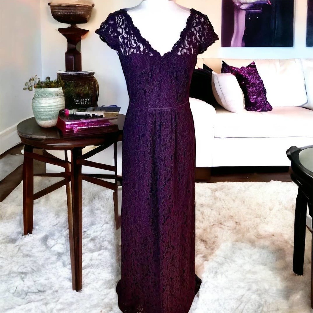 New! David's Bridal Lace Overlay Cap Sleeve Long Gown Lined Plum Purple Size 8